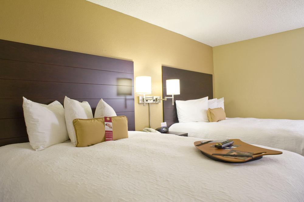 Hampton Inn Starkville Esterno foto