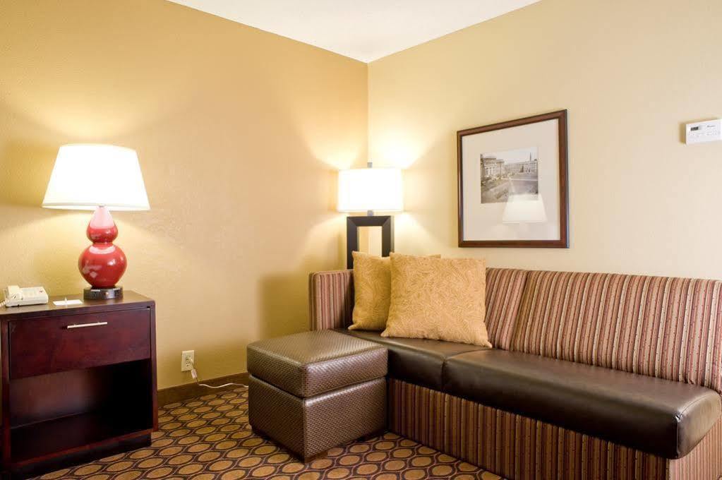 Hampton Inn Starkville Esterno foto